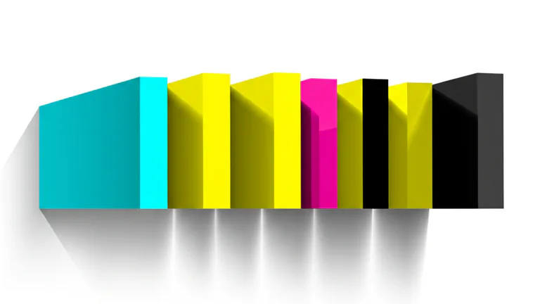 Composición conceptual de cronograma de producción serigráfica representado con bloques geométricos en colores CMYK