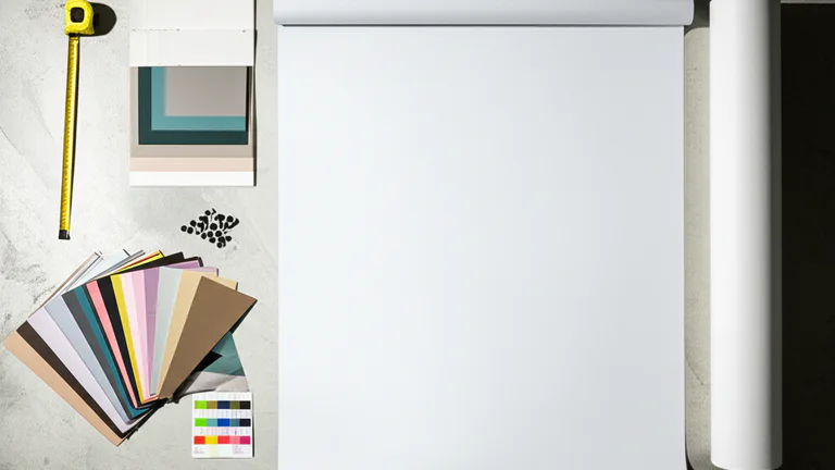 Materiales para impresión de espectaculares gran formato: lonas, vinilos, ojetes y muestras de sustratos exteriores