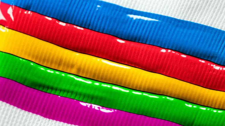 Macro detalle de capas de tinta plastisol sobre tejido de algodón para exportación